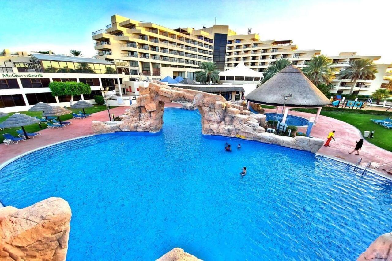 Danat Al Ain Resort Exteriér fotografie The swimming pool at the hotel