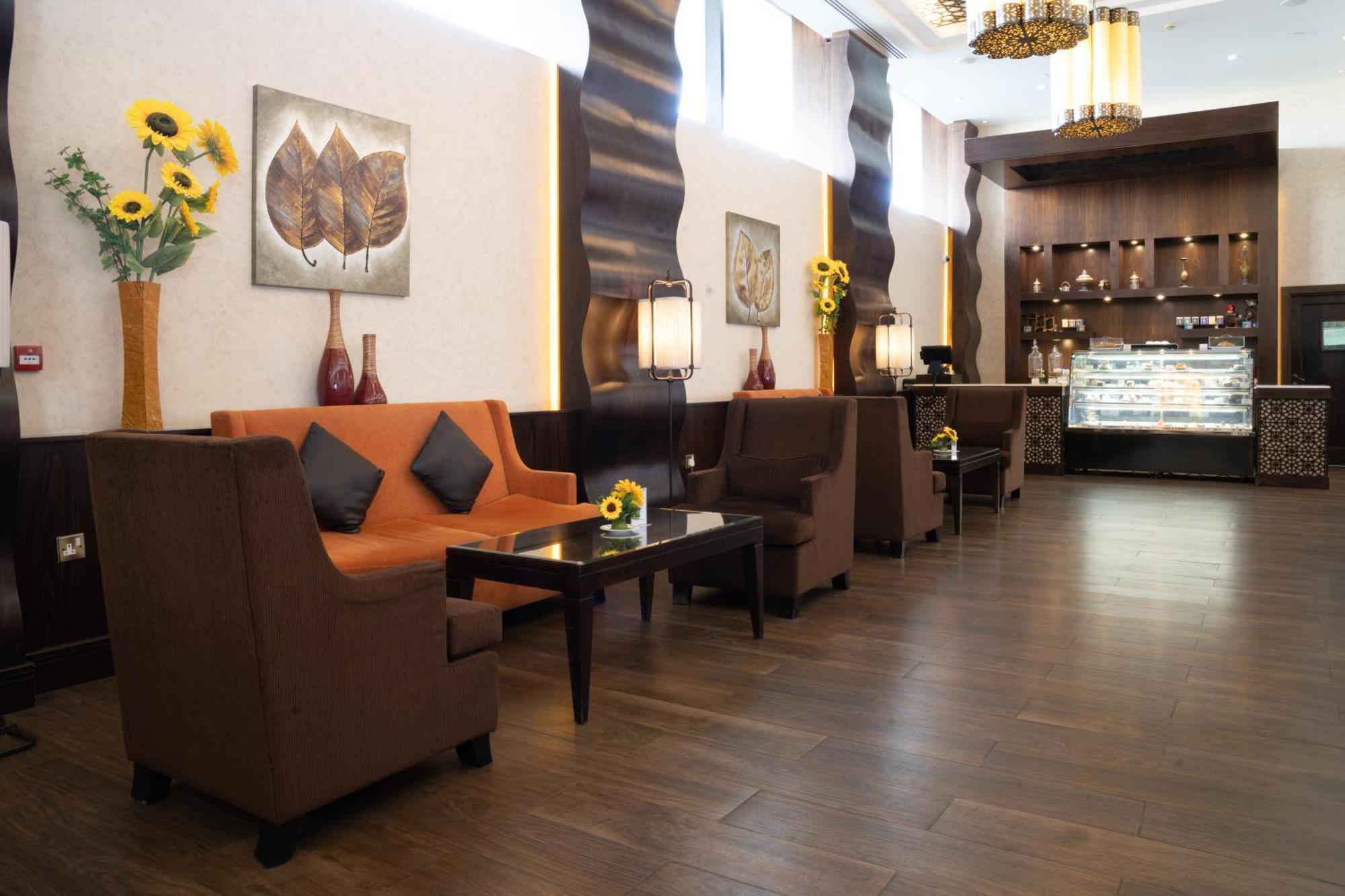 Danat Al Ain Resort Exteriér fotografie The lobby of the hotel