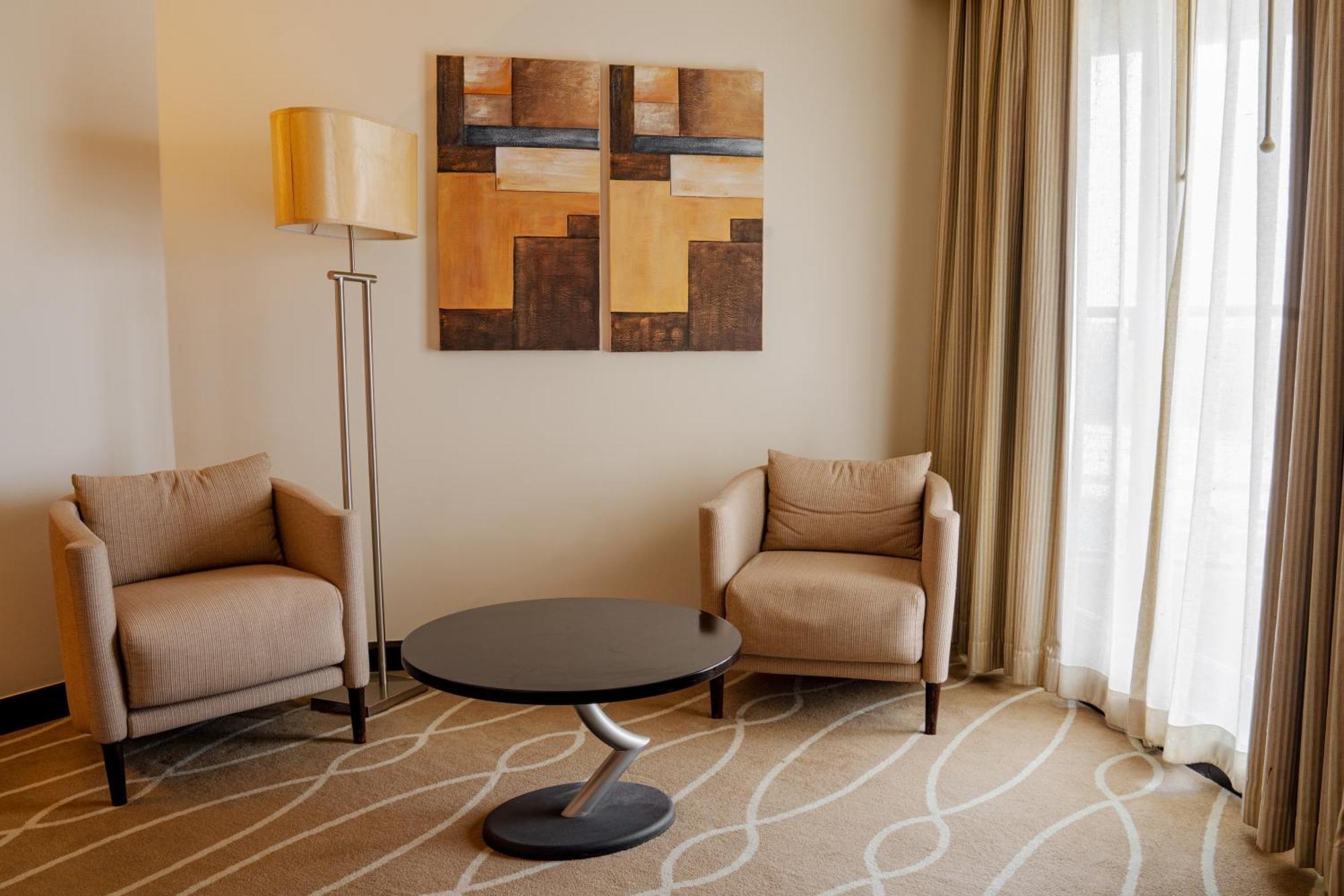 Danat Al Ain Resort Exteriér fotografie A room at the hotel