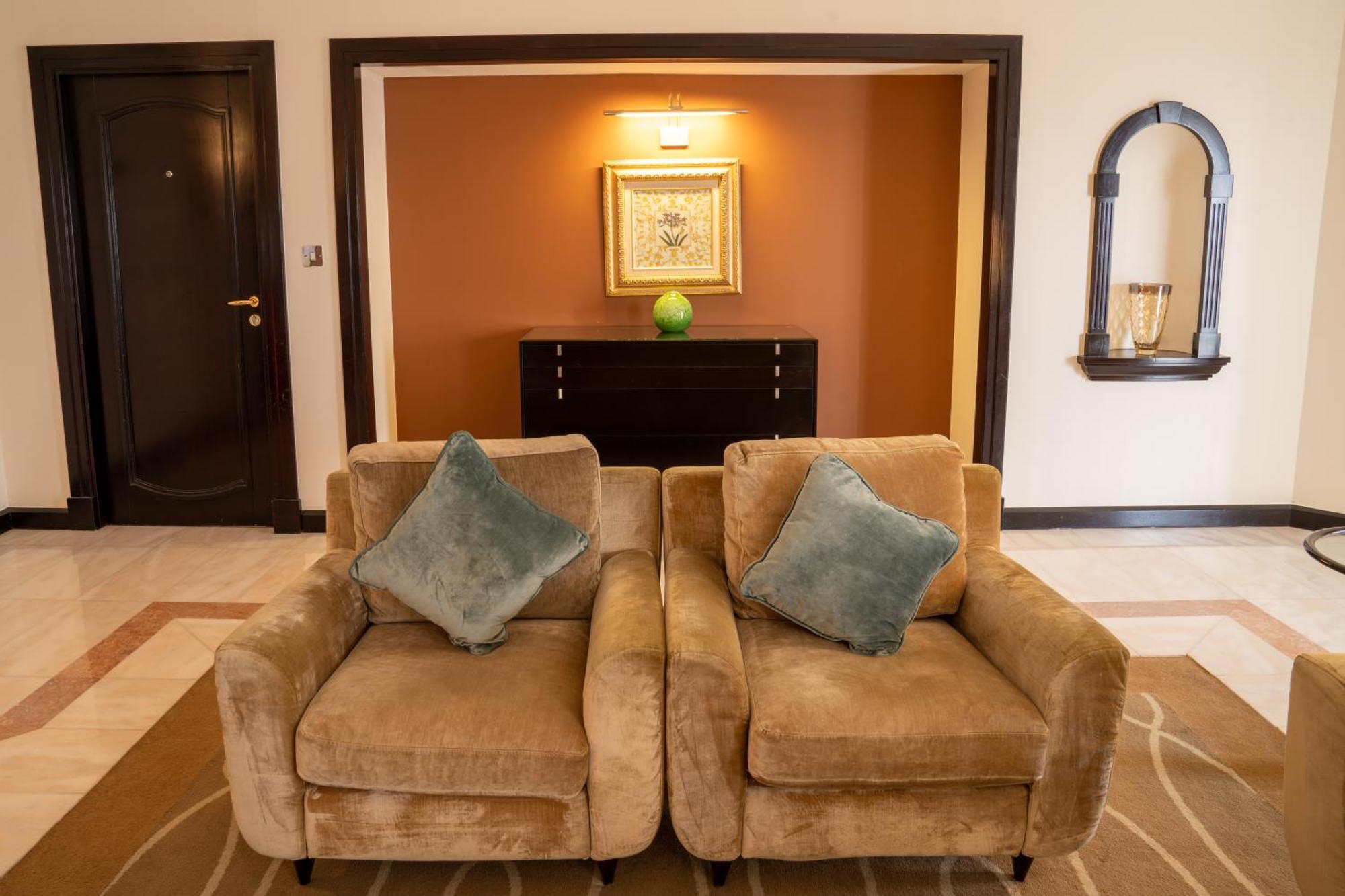 Danat Al Ain Resort Exteriér fotografie A sofa