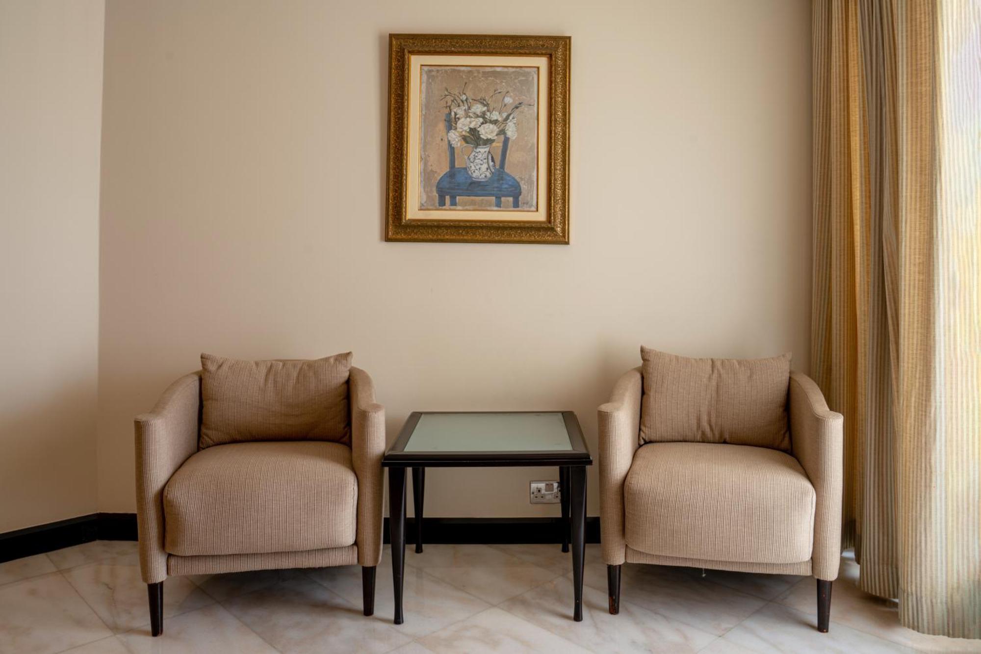 Danat Al Ain Resort Exteriér fotografie Two club chairs