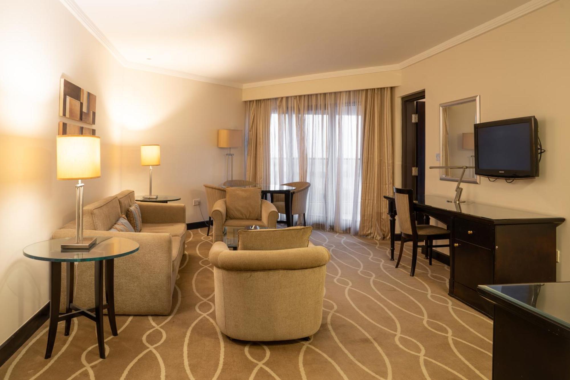 Danat Al Ain Resort Exteriér fotografie A suite at the hotel