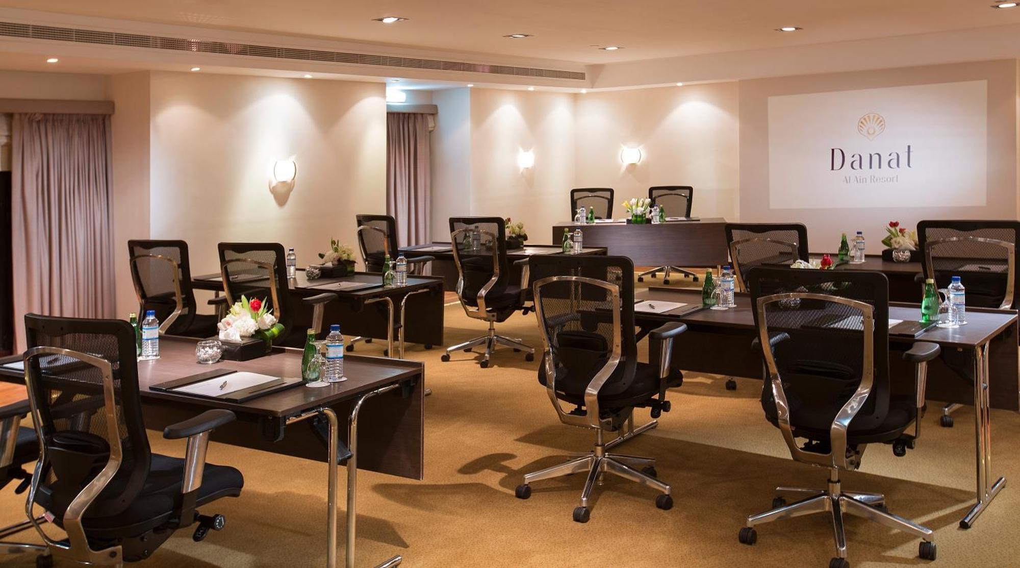 Danat Al Ain Resort Exteriér fotografie Meeting room