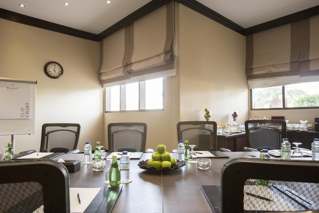 Danat Al Ain Resort Exteriér fotografie Meeting room at the hotel