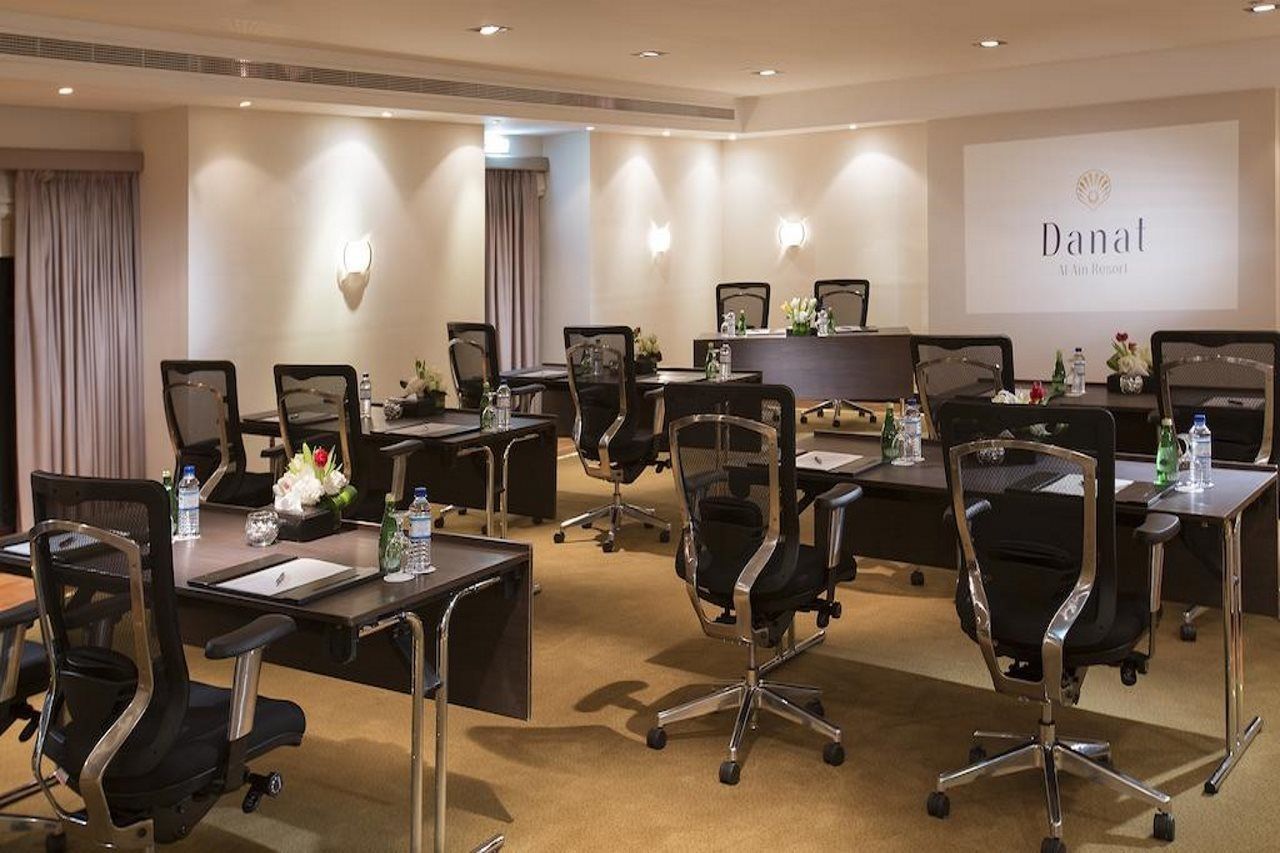 Danat Al Ain Resort Exteriér fotografie Meeting room at the hotel