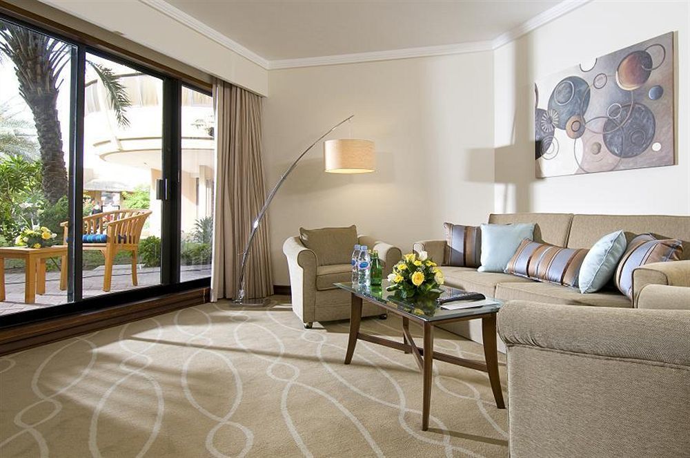 Danat Al Ain Resort Exteriér fotografie A living room at the Four Seasons Hotel, Cairo